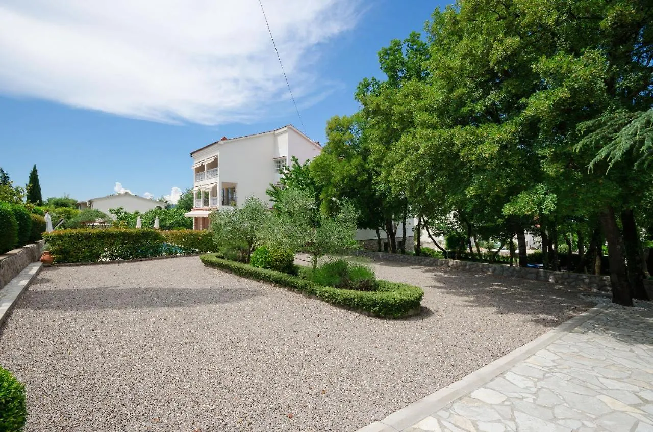 Apartments Sinisa Malinska