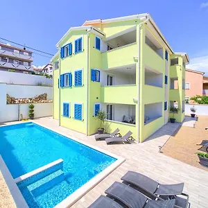 Appartement Mali Nono, Salatić